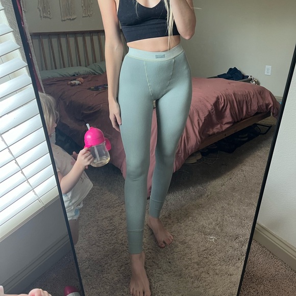 SKIMS ribbed leggings - Picture 5 of 5